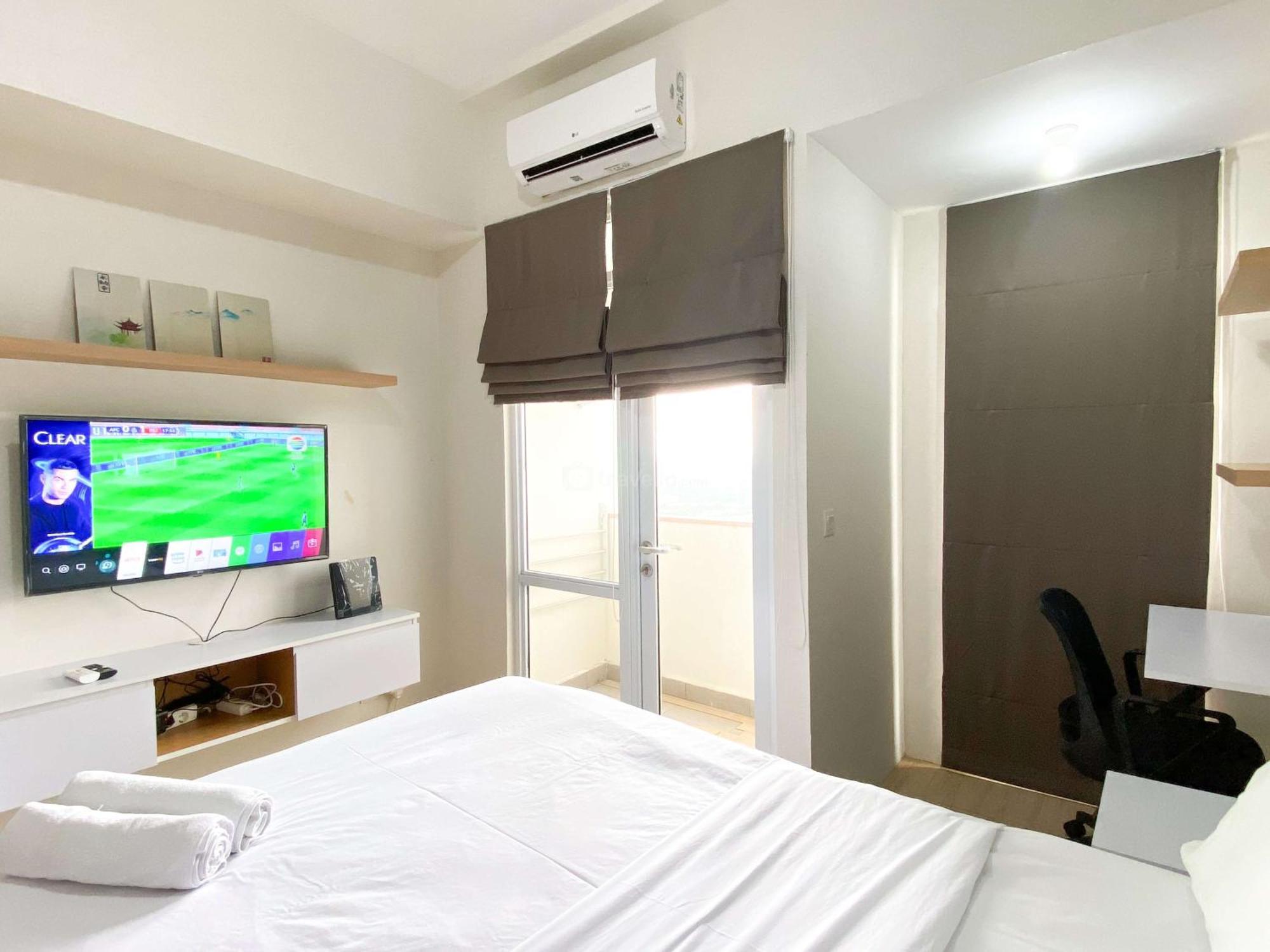 Best Homey And Nice Studio At Vasanta Innopark Apartment By Travelio Cikarang Esterno foto